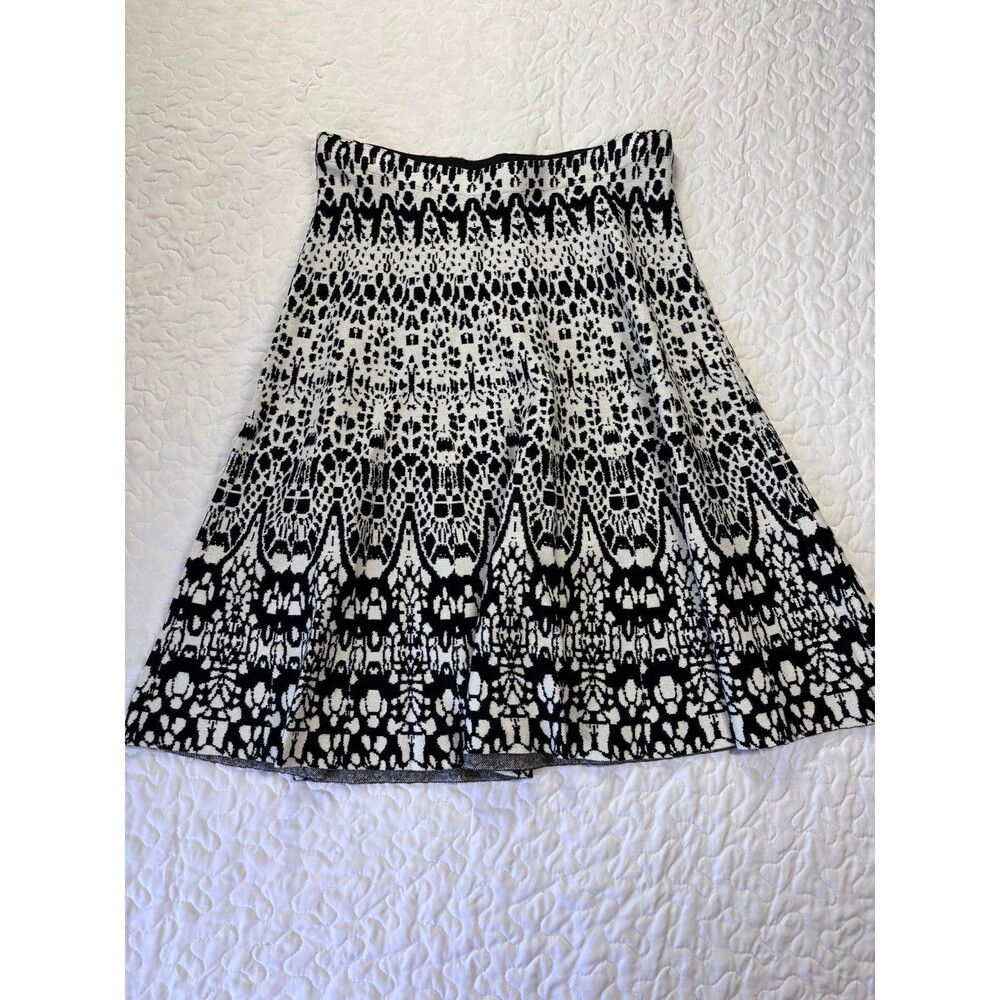 Roz & Ali Black & White Elastic Waistband Knit Flowy A-Line Skirt size small